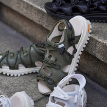 画像をギャラリービューアに読み込む, SUNCORE レザーサンダル GREEN LOG別注