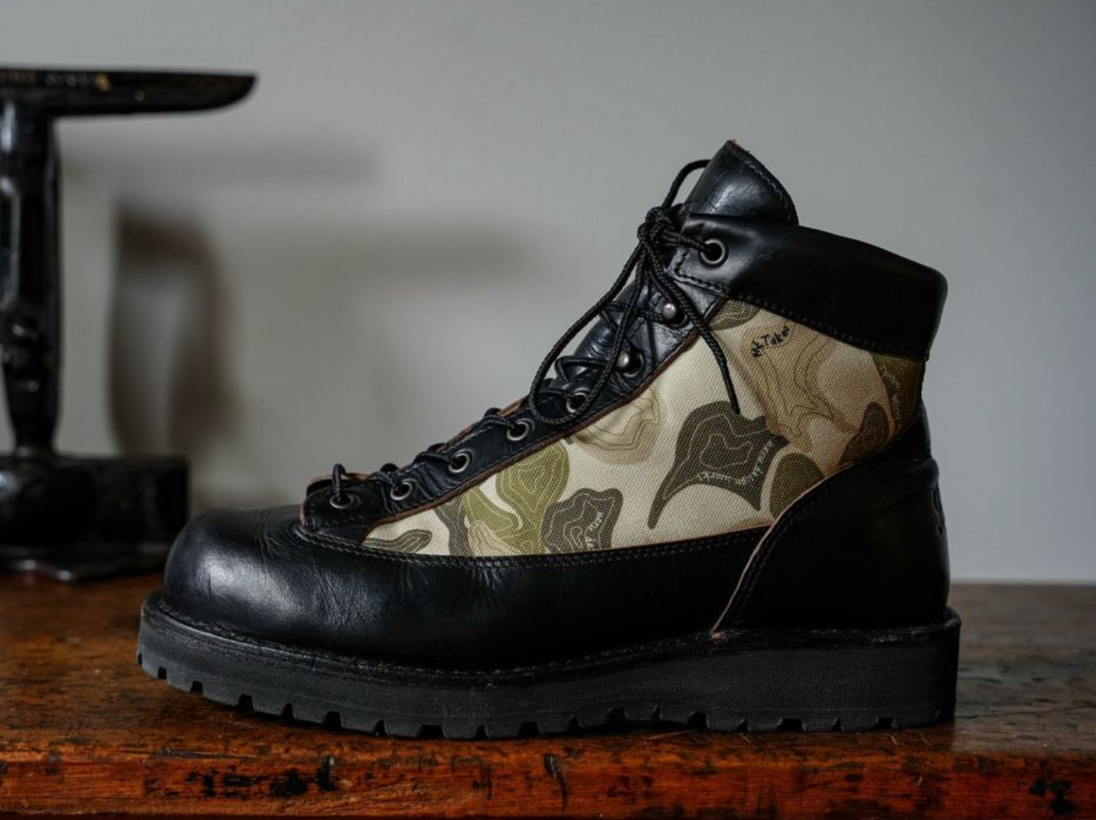 ノコノコ…希少ロゴパターン ロング ブーツ ベージュ×黒 Danner × nerudesignworks TOPOカモver Black – LOG