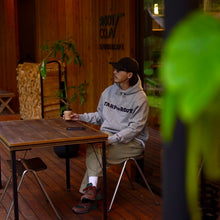 画像をギャラリービューアに読み込む, PLAY UTILITY BACK POCKET Logo Sweat Hoodie TARPtoTARP
