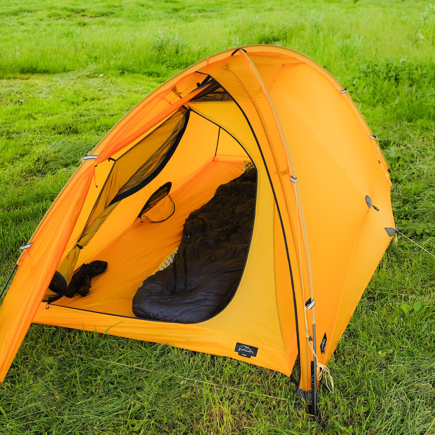Border with Vestibule / Chrome Yellow – LOG