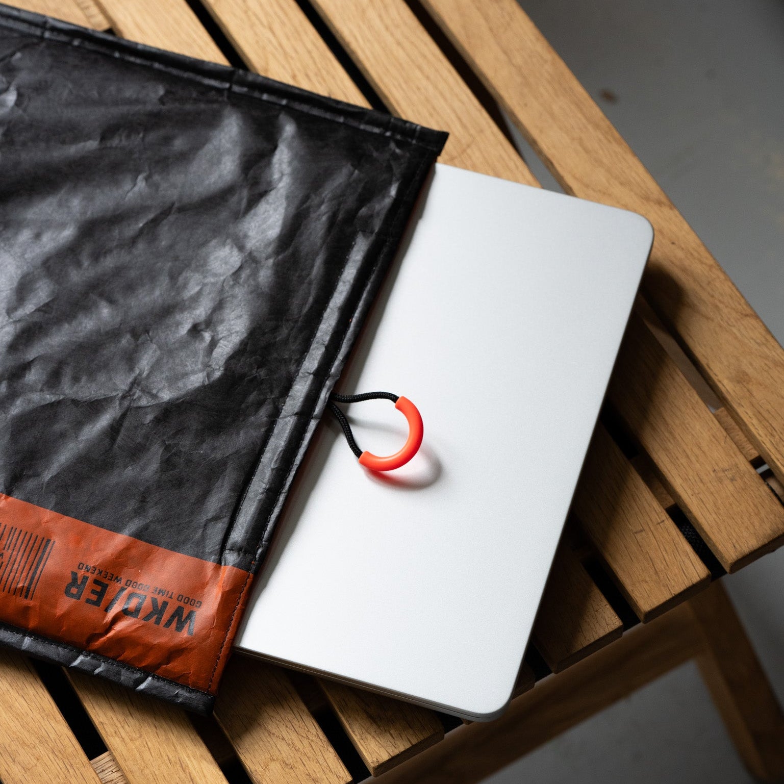 neru design works × weekender TYVEC PC CSE – LOG