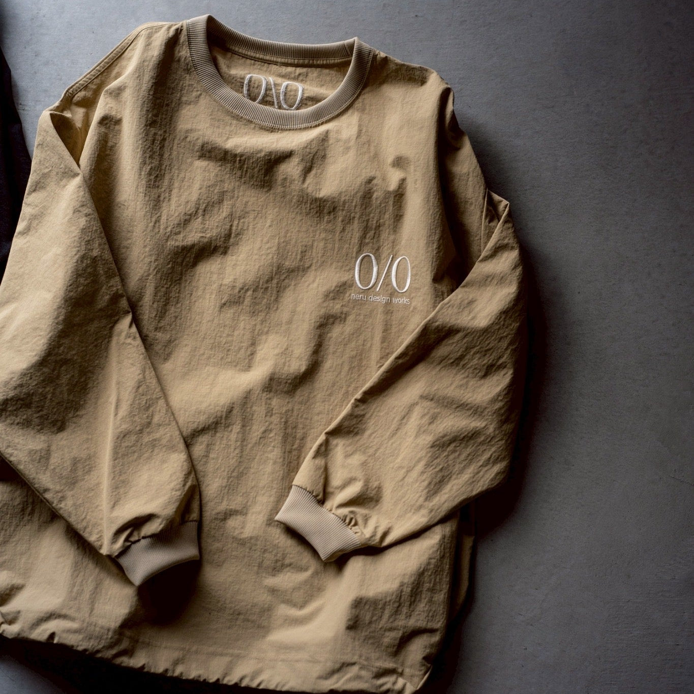 ネルデザインワークス　DRAW CODE L/S TEE DRAW CODE L/S TEE – LOG