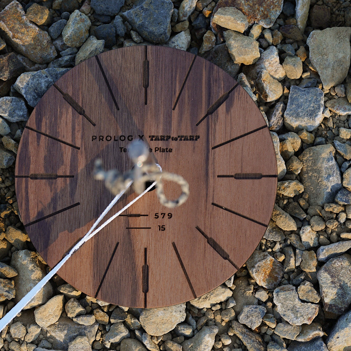 Prolog × TARPtoTARP Tent pole plate – LOG